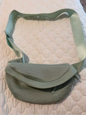 GAIAM Mesh Crossbody Belt Bag - Sage